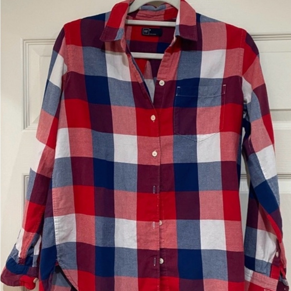 EUC- GAP Women's Red and Blue Checkered Button-Down Shirt